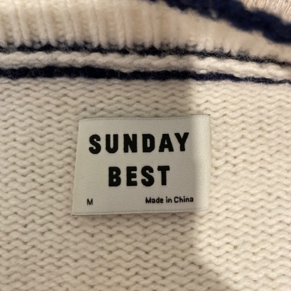 Sunday’s Best / Aritzia Cardigan – Size M – Minimalist & Collegiate Chic 🖤 - Picture 5 of 8